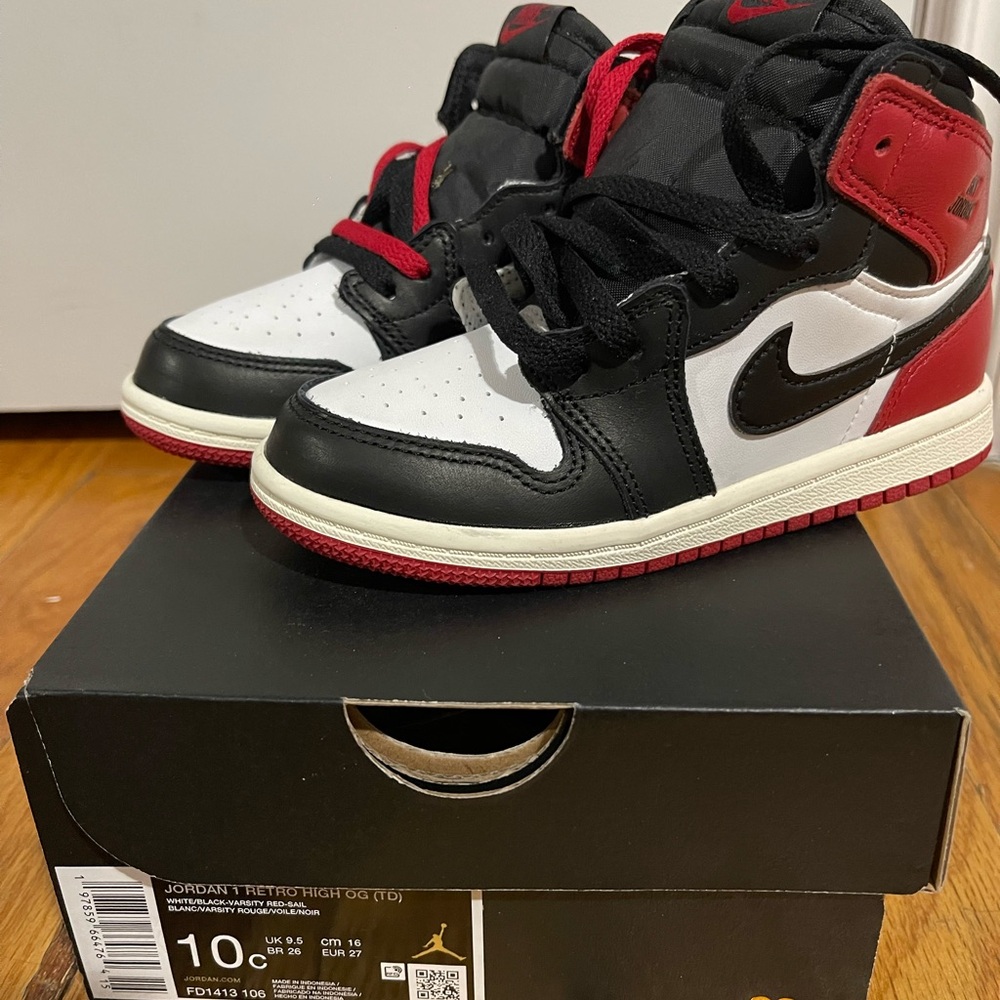 Jordan 1 Retro High OG Black Red White Sneakers